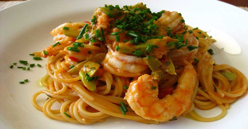 Espaguetis picantes con langostinos Espaguetis picantes