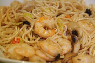Espaguetis picantes con langostinos Espaguetis picantes