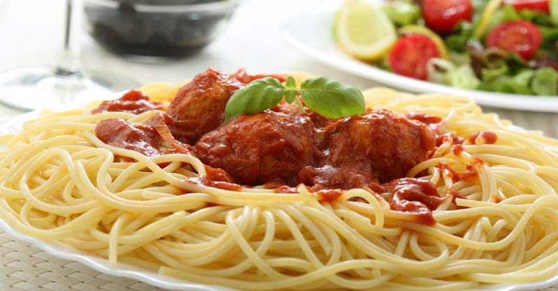 Pasta con albóndigas