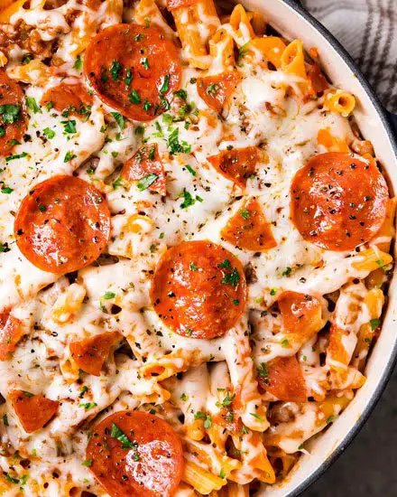Pasta de pizza de lujo con queso (pasta en una olla) – The Chunky Chef