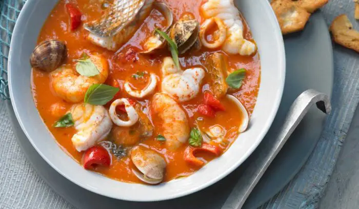 sopa de pescado italiana