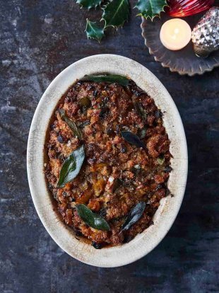 Relleno de albaricoque y salchichas |  Recetas de Jamie Oliver