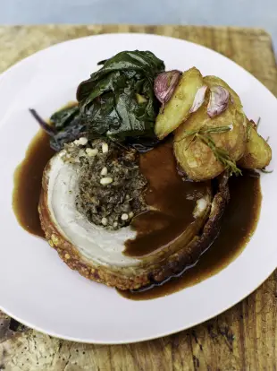 Hermosa porchetta rellena |  Recetas de cerdo Jamie Oliver