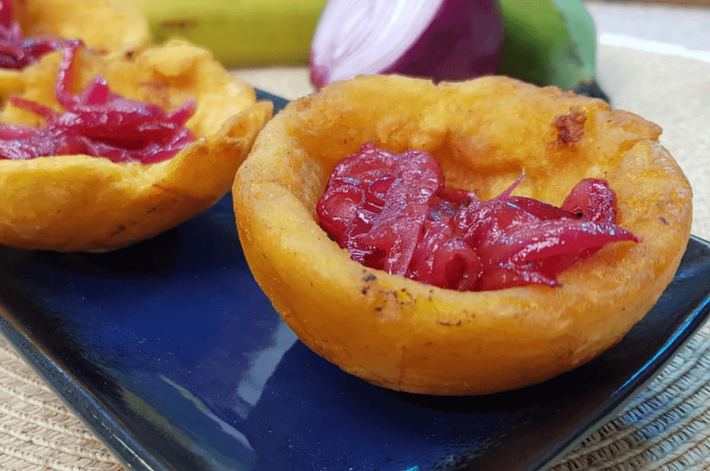 Cestas de plátano y cebolla