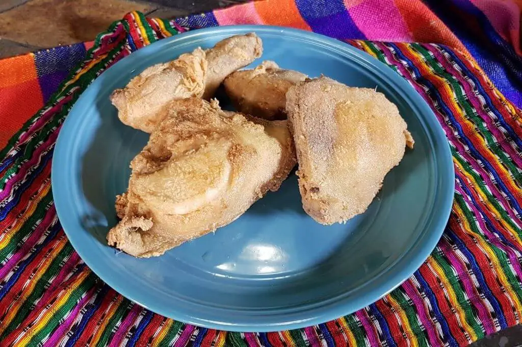 pollo empanado con harina de maíz