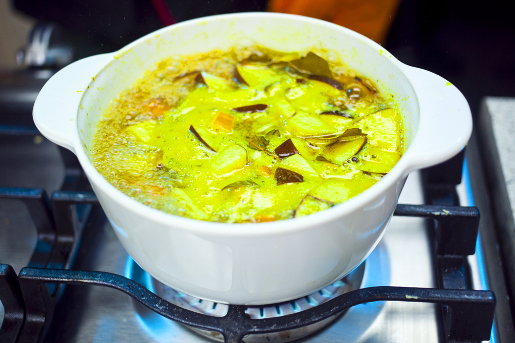 Crema de verduras y manzana al curry 1