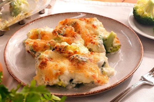 Brócoli asado con queso