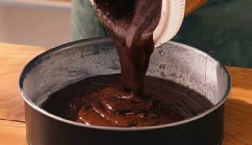 Pastel de chocolate y avellanas