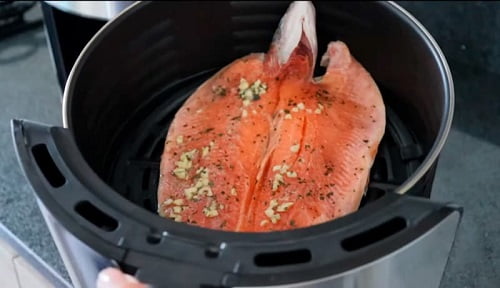 Trucha al ajillo en freidora de aire