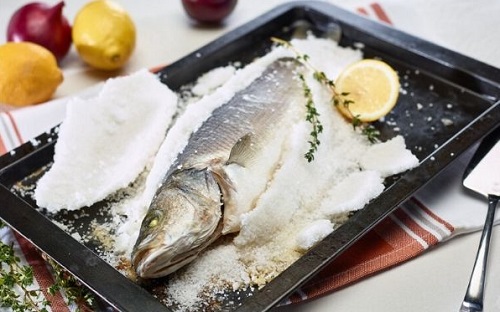 Lubina a la sal