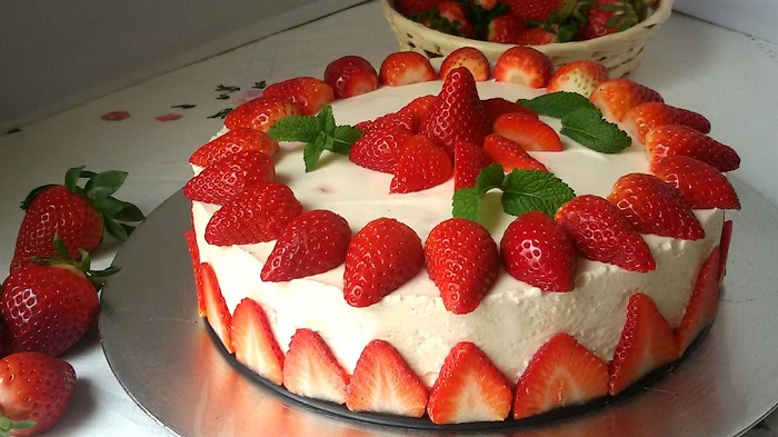 Tarta de fresas y nata