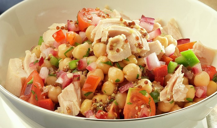 Ensalada de atún con garbanzos