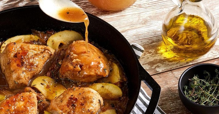 Pollo a la sidra con manzanas