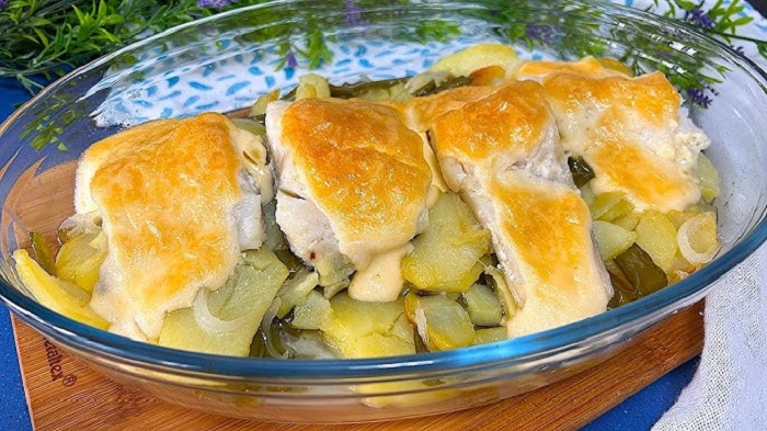 Bacalao gratinado con cebolla y patatas Bacalao gratinado con cebolla y patatas