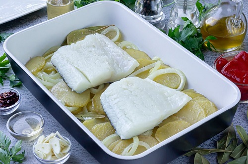 Bacalao gratinado con cebolla y patatas