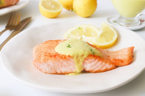 Salmón con salsa de limón