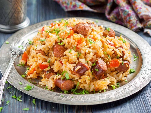 Arroz con salchichas