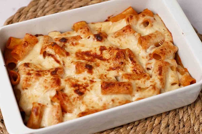 Macarrones con bechamel gratinados