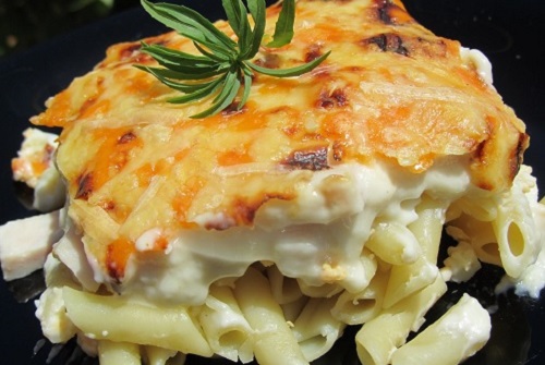 Macarrones con bechamel gratinados