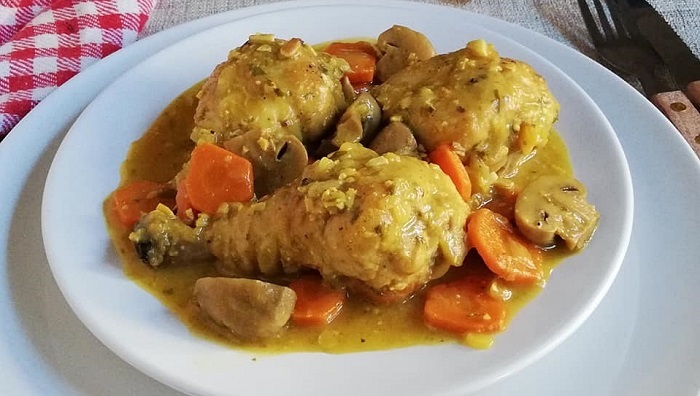 Muslos de pollo guisados