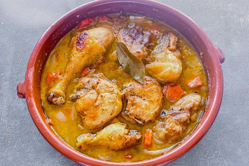 Muslos de pollo guisados