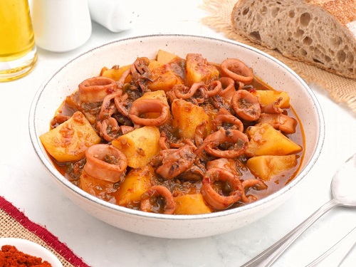 Guiso de calamares y patatas Guiso de calamares y patatas