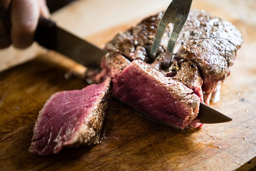 Presa ibérica asada con salsa de boletus Presa ibérica asada con salsa de boletus